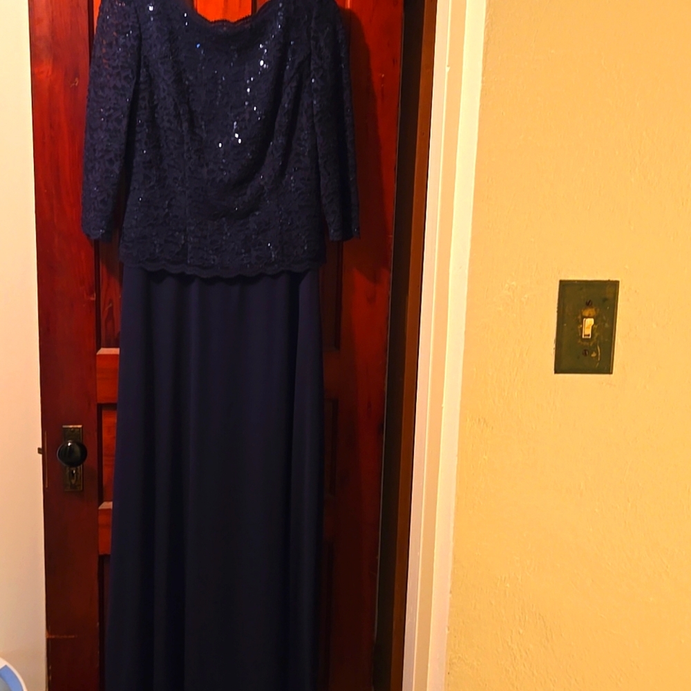 Lovely, dark blue, 3/4 sleeve, lace top dress size 10, from Alex Evenings